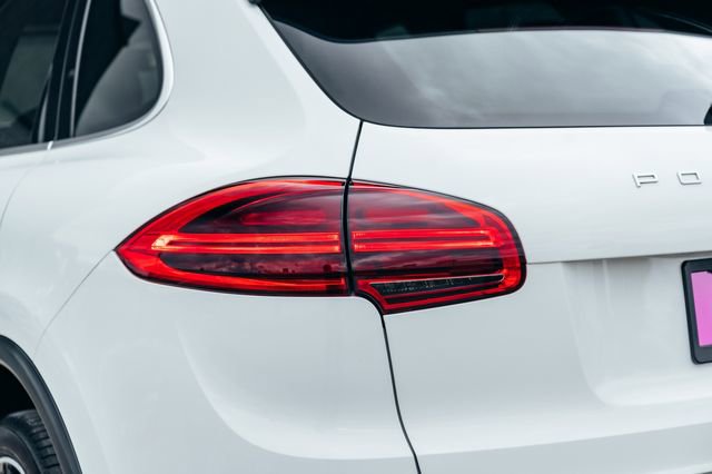 Used 2016 Porsche Cayenne S AWD/4WD image 32