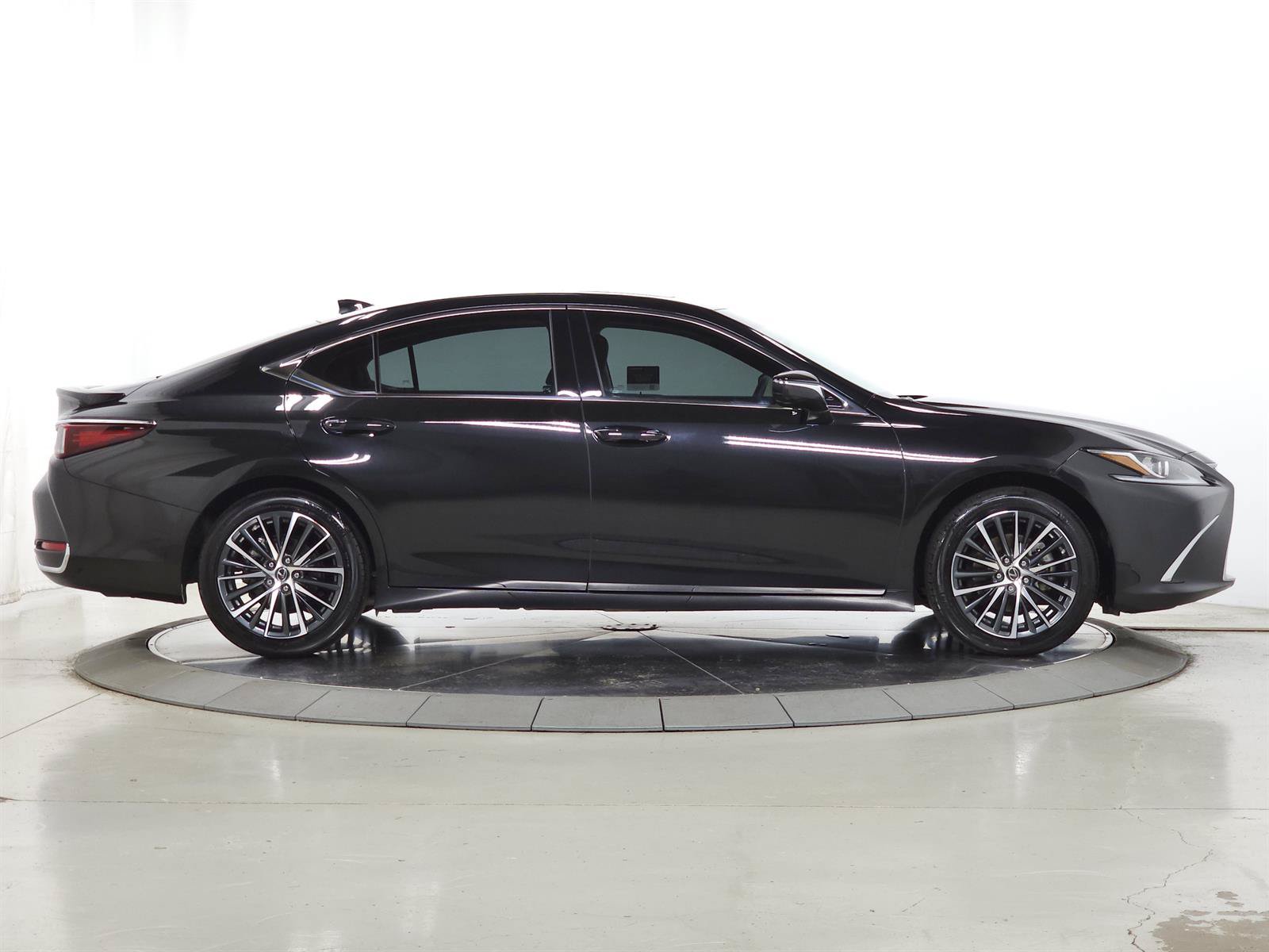 Used 2024 Lexus ES 300h w/ Premium Package FWD image 10