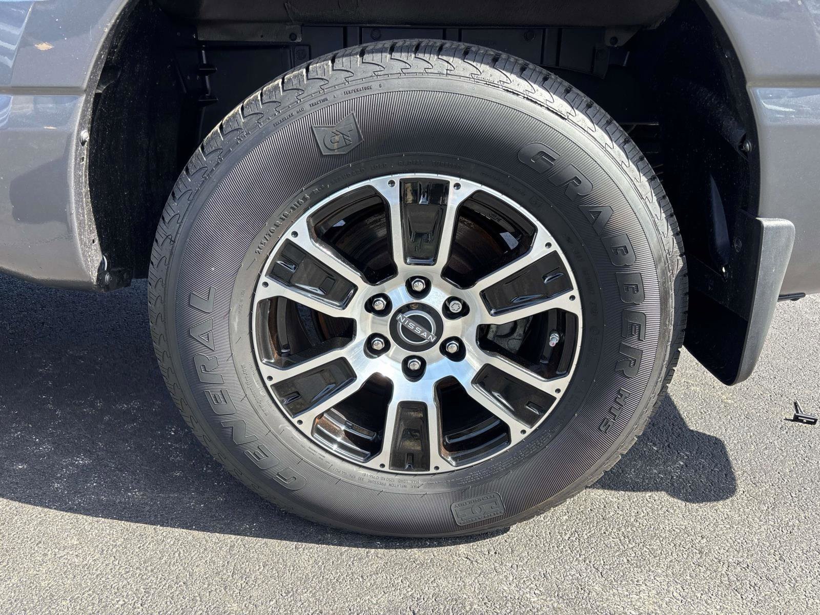 Used 2024 Nissan Titan SV w/ SV Convenience Package image 30