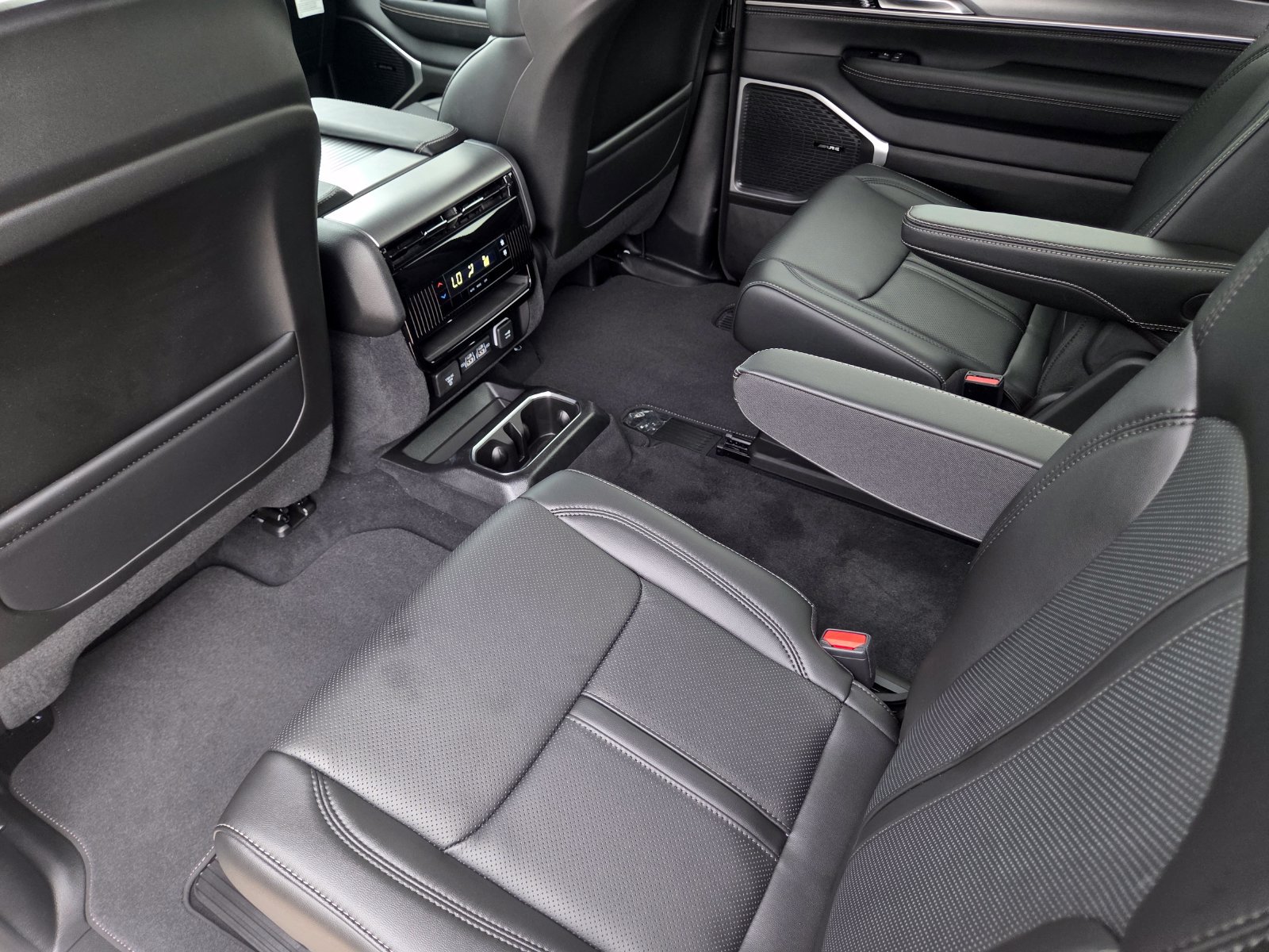 New 2026 Jeep Grand Wagoneer L 4WD w/ Premium Group I image 25