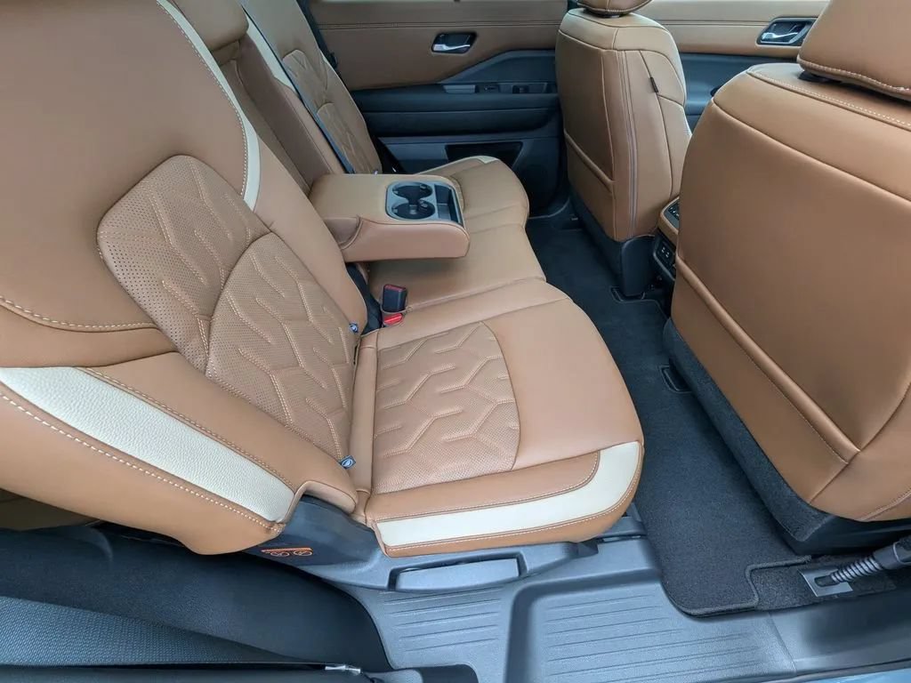 Certified 2026 Nissan Pathfinder Platinum w/ Cargo Package FWD image 14