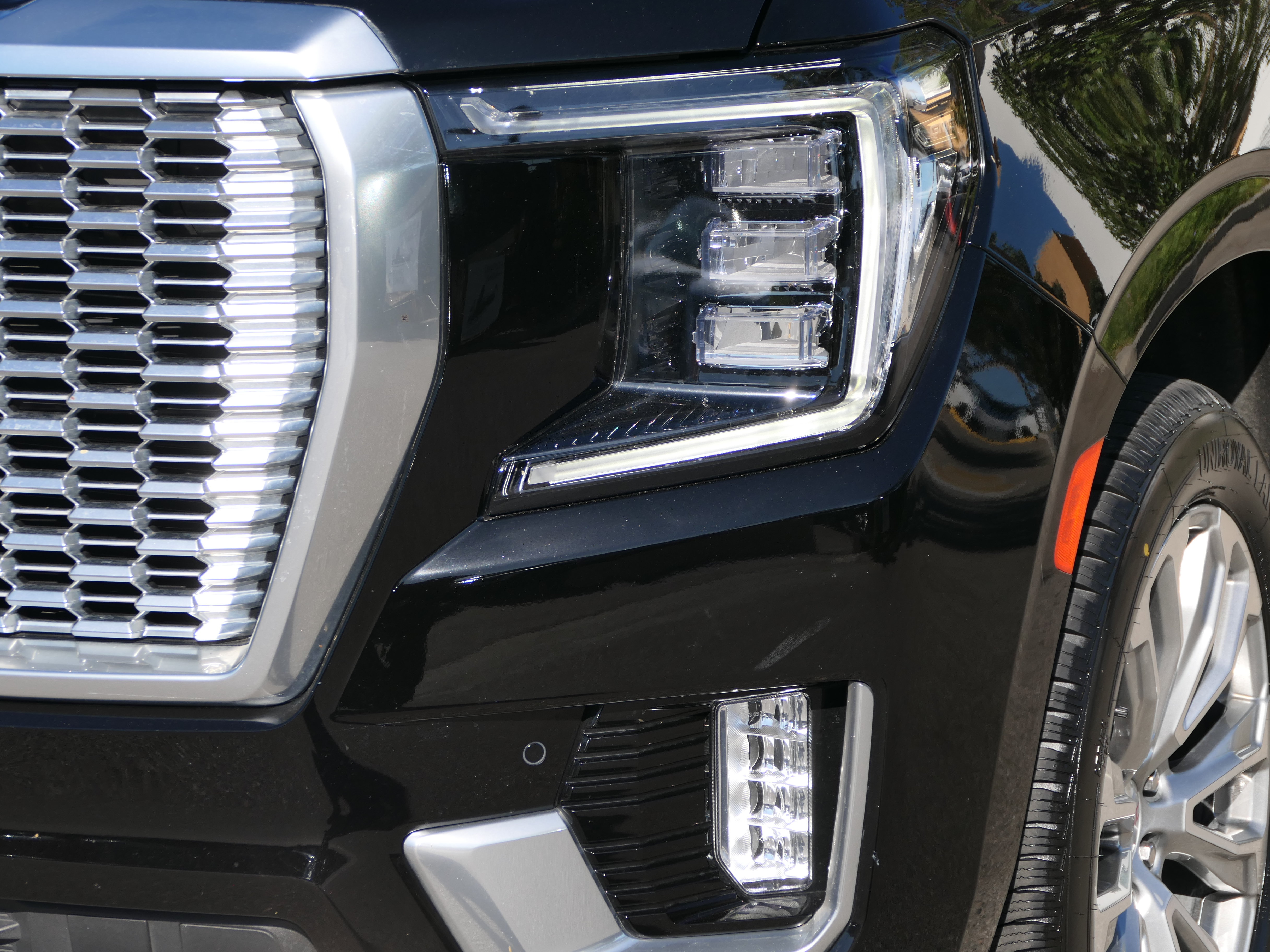 Used 2023 GMC Yukon Denali AWD/4WD image 9