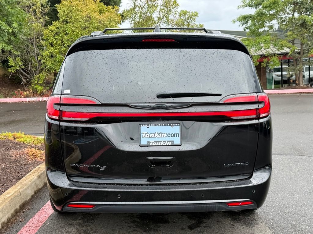 Used 2025 Chrysler Pacifica Limited FWD image 6