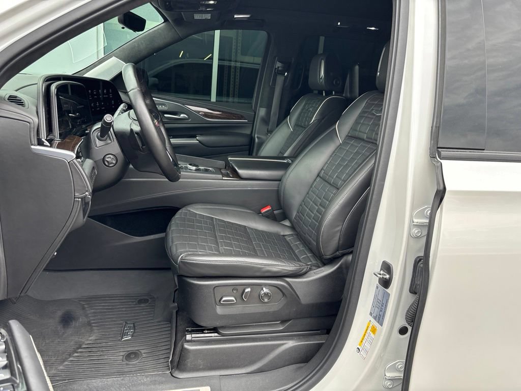 Used 2022 Cadillac Escalade Sport Platinum w/ LPO, ONYX Package AWD/4WD image 12