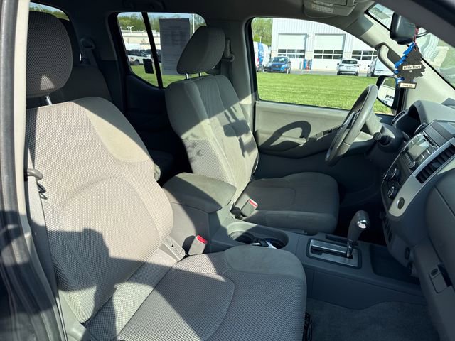 Used 2013 Nissan Frontier SV w/ SV Value Truck Pkg AWD/4WD image 13
