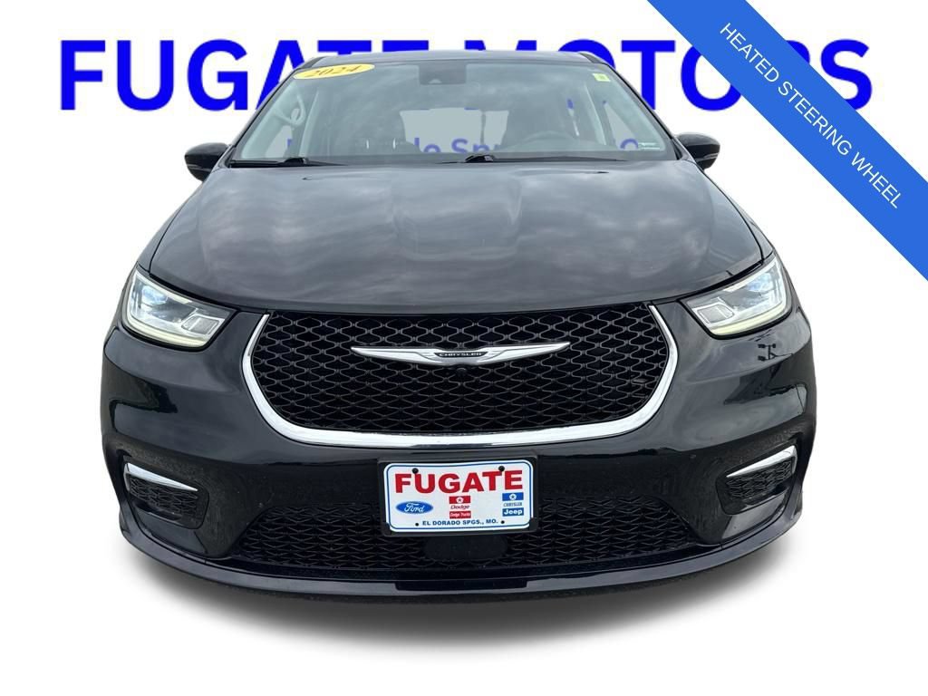 Used 2024 Chrysler Pacifica Touring-L FWD image 13