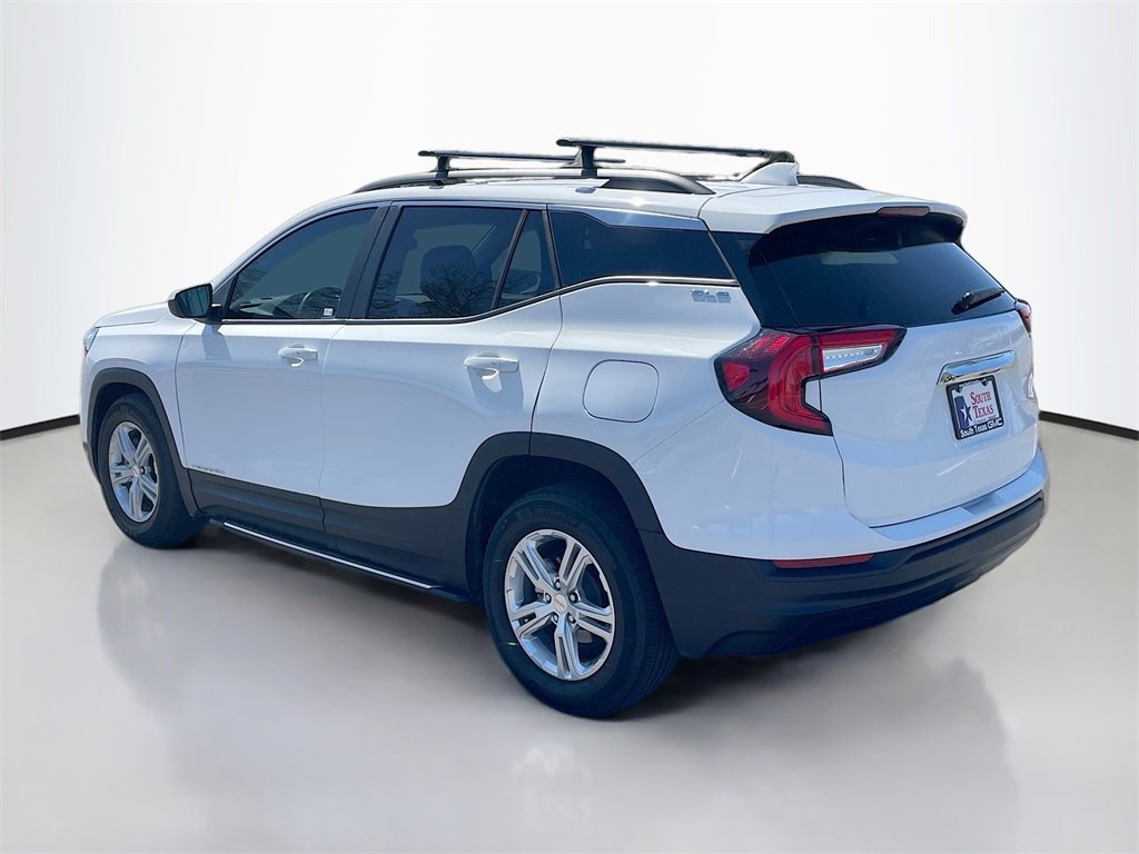 Used 2022 GMC Terrain SLE w/ Driver Convenience Package image 4