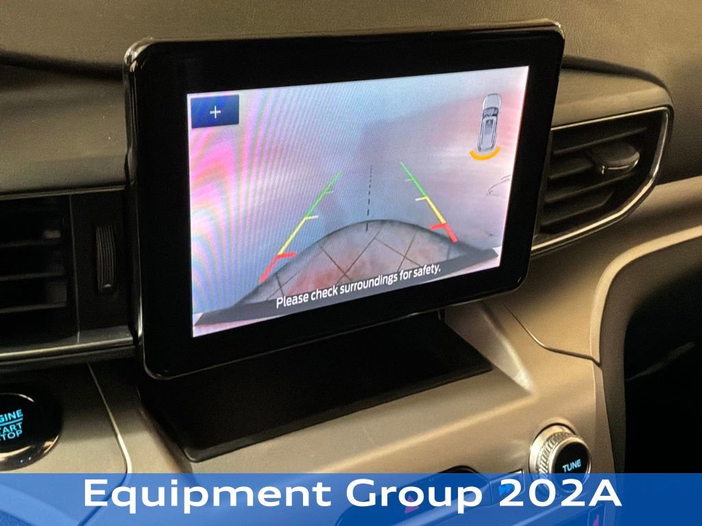 Used 2022 Ford Explorer XLT w/ Equipment Group 202A image 3