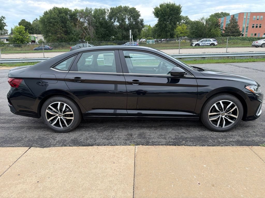 New 2026 Volkswagen Jetta SE FWD image 9
