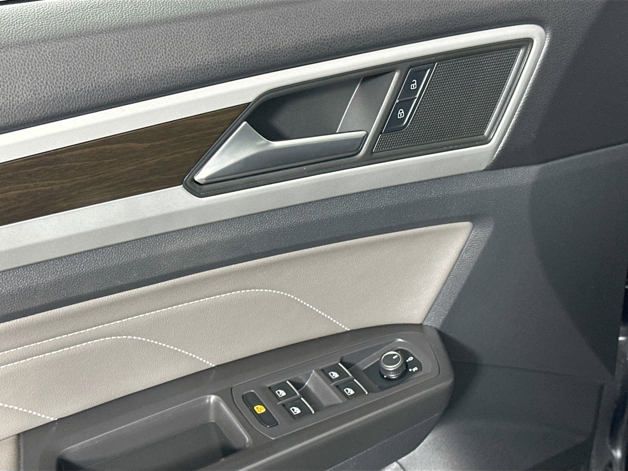 Used 2023 Volkswagen Atlas SE w/ Panoramic Sunroof Package image 15