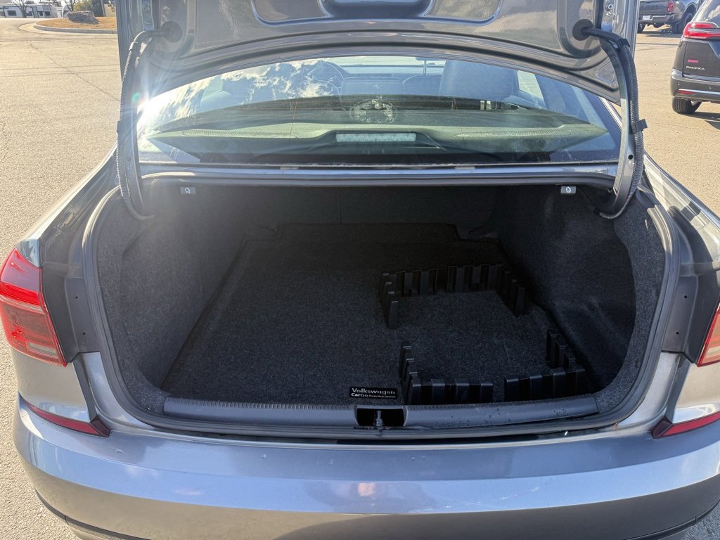 Used 2018 Volkswagen Passat 3.6 image 5