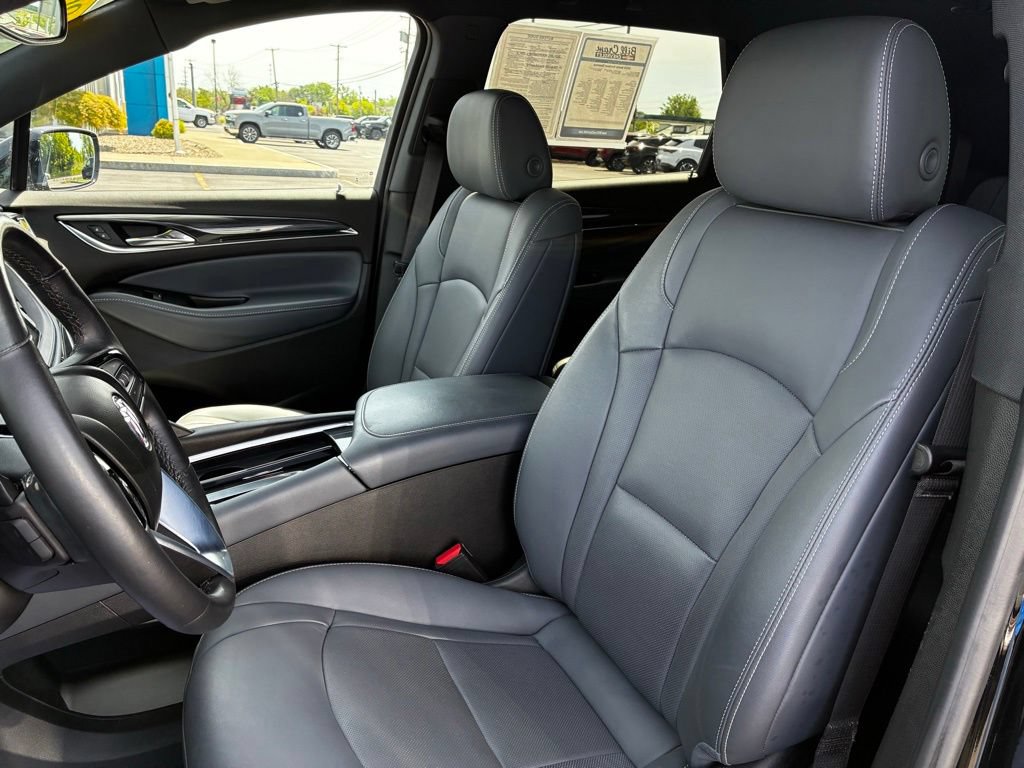 Used 2023 Buick Enclave Essence AWD/4WD image 10