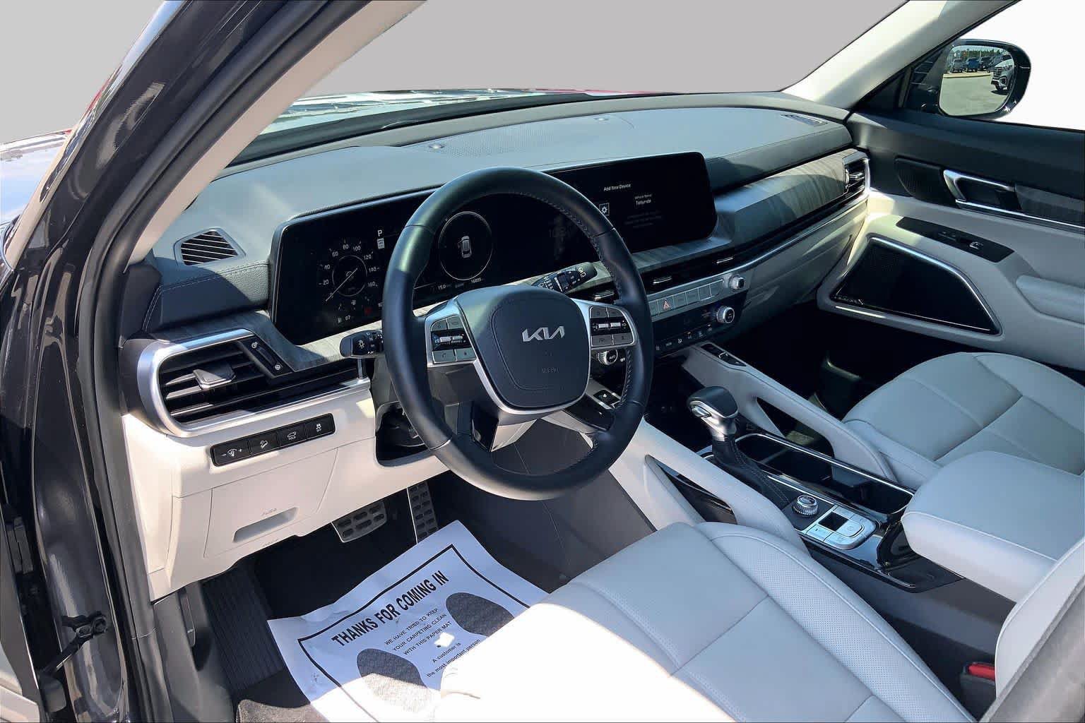 Used 2025 Kia Telluride SX w/ SX Captain's Chair Package FWD image 18