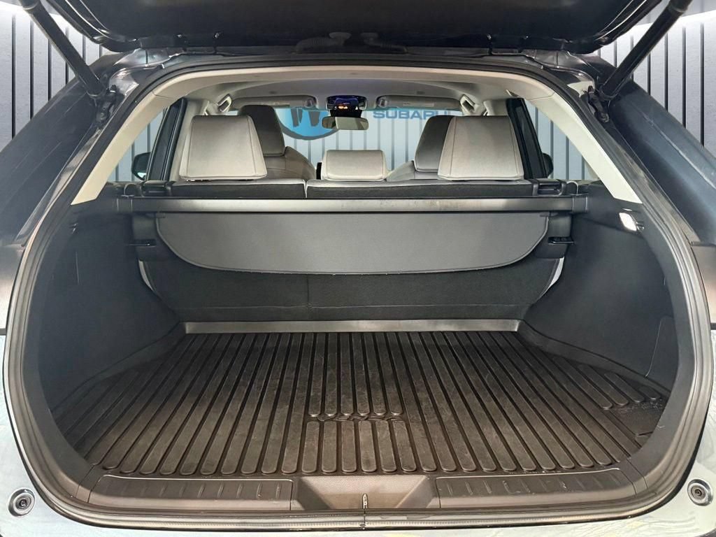 Used 2023 Toyota Venza LE AWD/4WD image 9