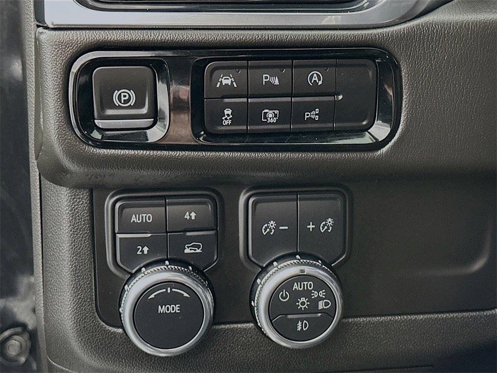 Used 2025 GMC Yukon XL Denali image 10