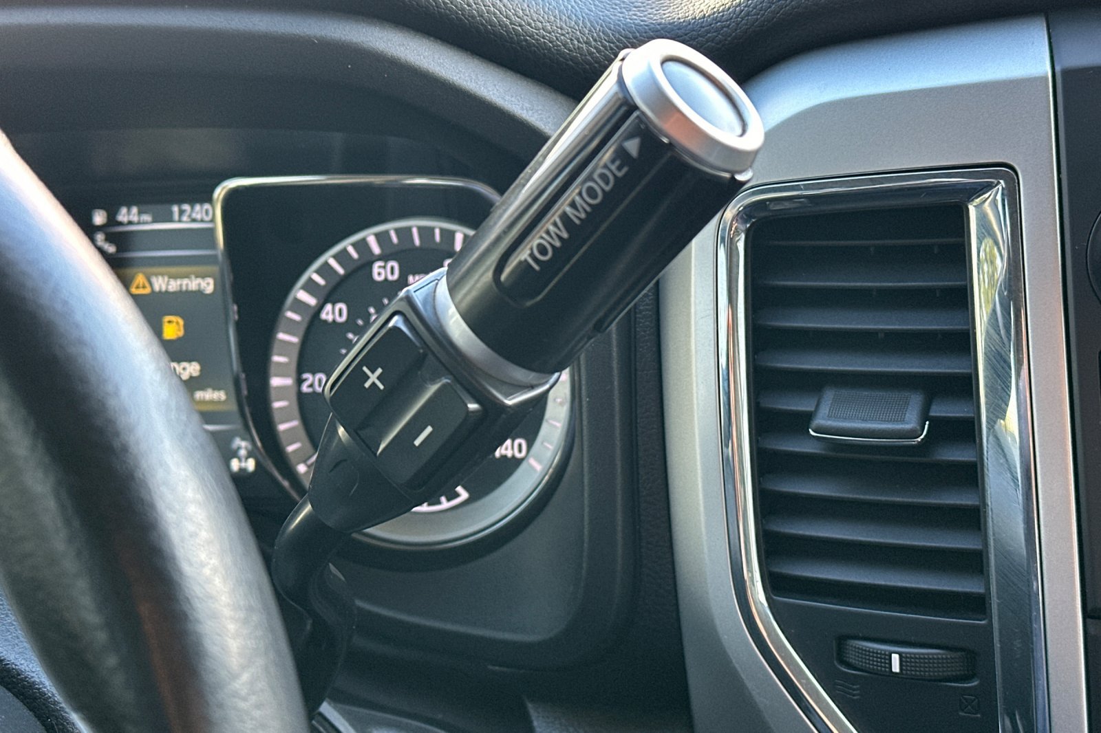 Used 2018 Nissan Titan SL AWD/4WD image 30