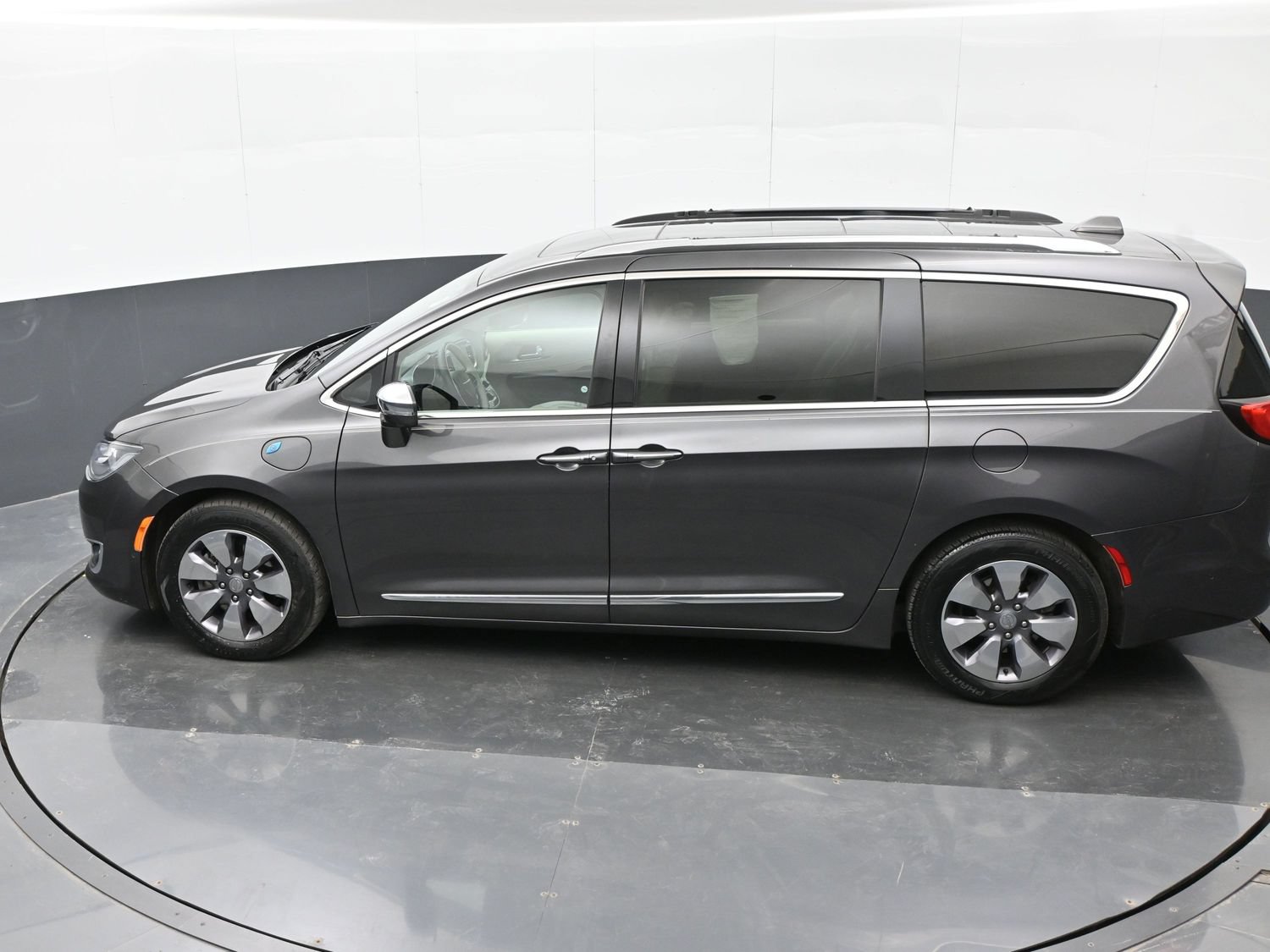Used 2018 Chrysler Pacifica Limited w/ Advanced Safetytec Group FWD image 38