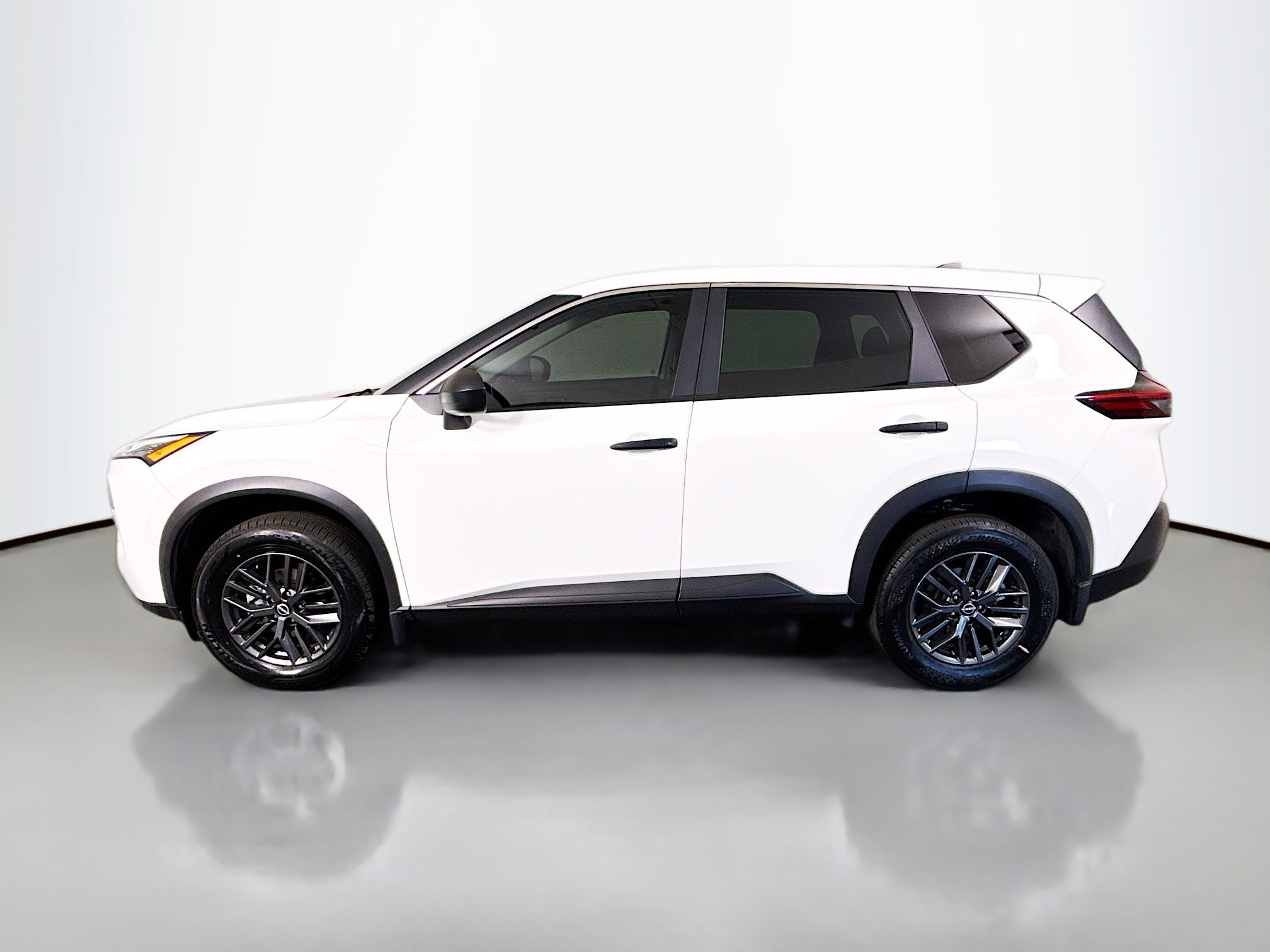 Used 2023 Nissan Rogue S image 6
