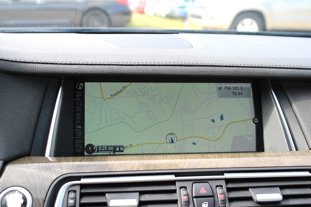Used 2014 BMW 740Li image 25