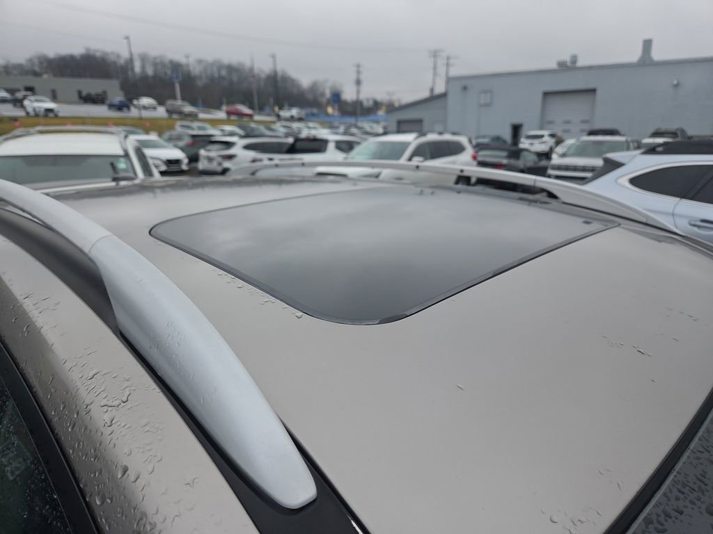 Used 2013 Nissan Rogue SL image 2