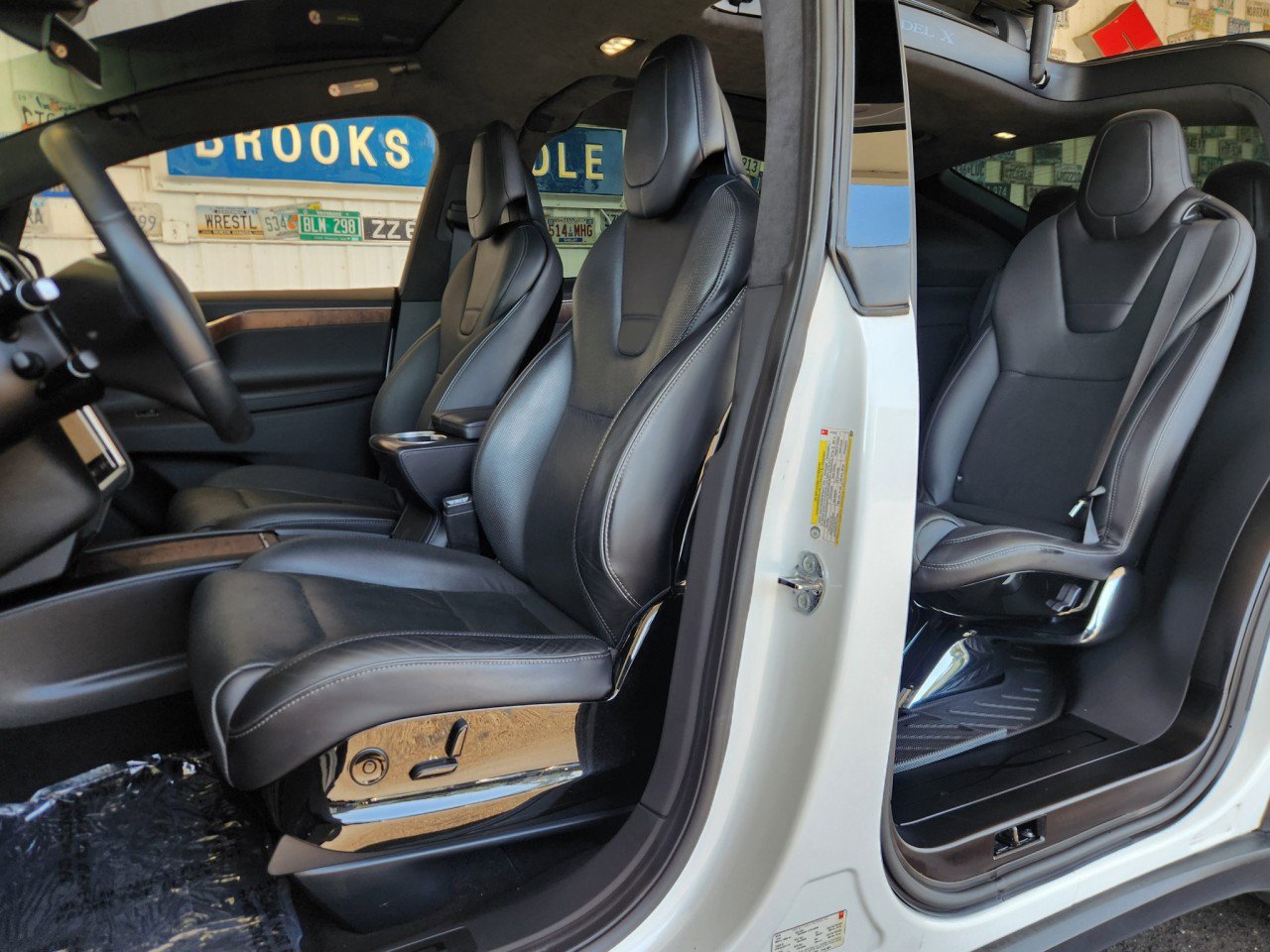 Used 2016 Tesla Model X 90D image 4