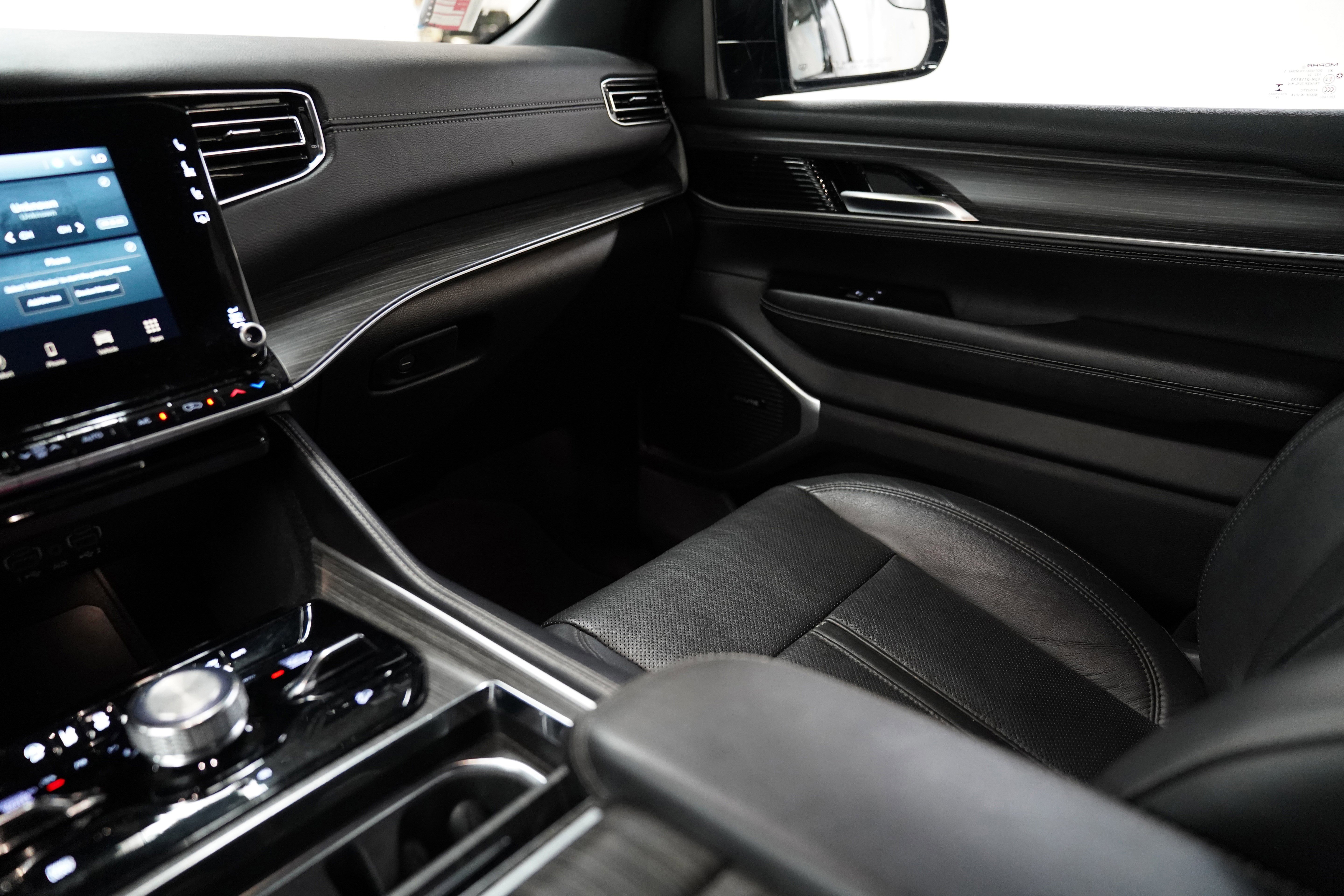 Used 2023 Jeep Wagoneer Series III w/ Preferred Equipment Group image 14