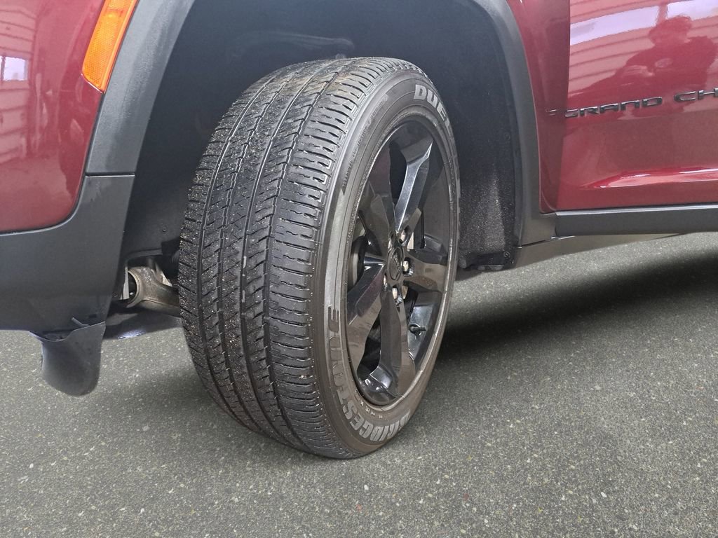 Used 2023 Jeep Grand Cherokee Altitude image 30