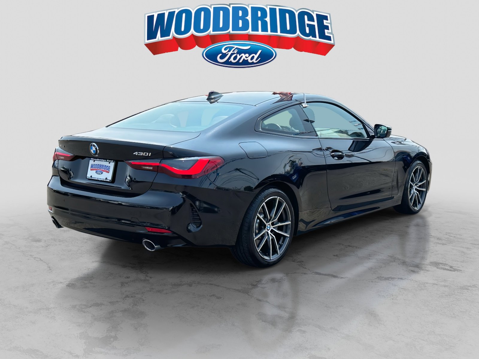 Used 2023 BMW 430i xDrive Coupe w/ Premium Package image 4