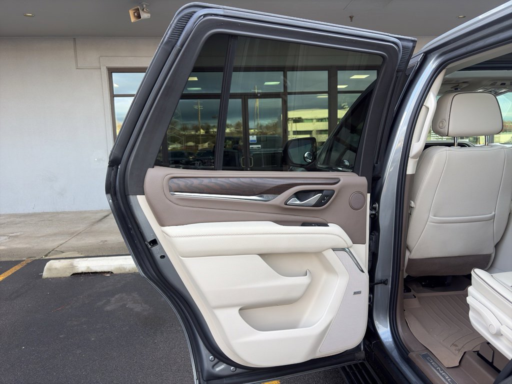 Used 2022 GMC Yukon Denali w/ Denali Premium Package image 13