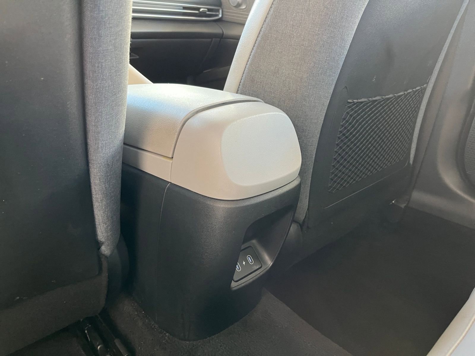 Used 2025 Hyundai Elantra Limited image 24