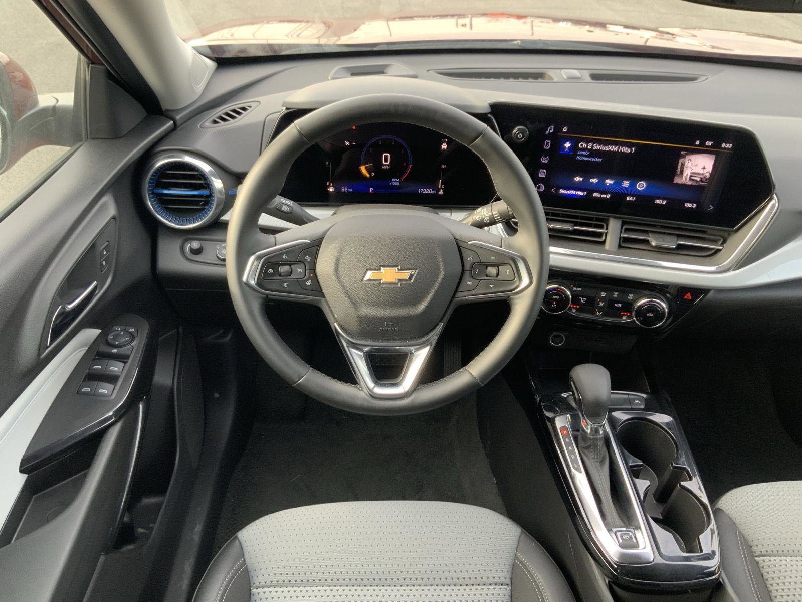 Used 2025 Chevrolet Trax LT w/ LT Convenience Package image 23