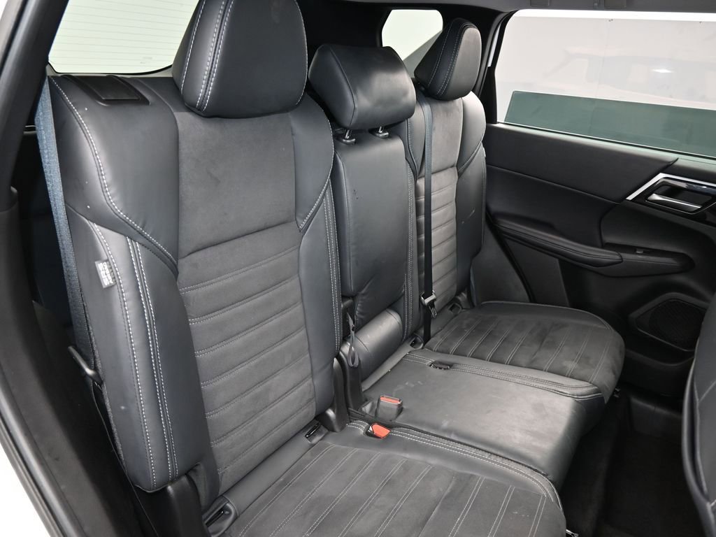 Used 2023 Mitsubishi Outlander SE image 44