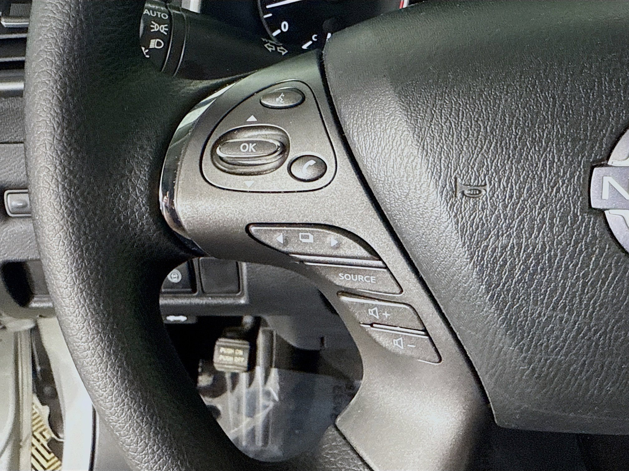 Used 2023 Nissan Murano S image 14