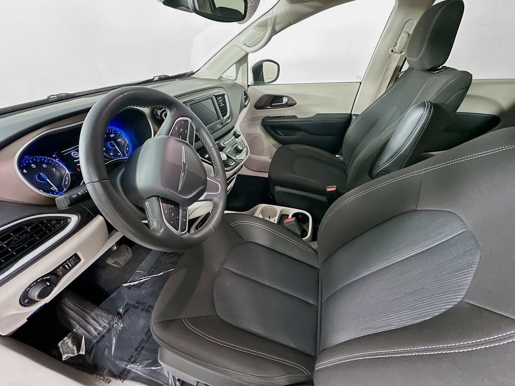 Certified 2023 Chrysler Voyager LX FWD image 29