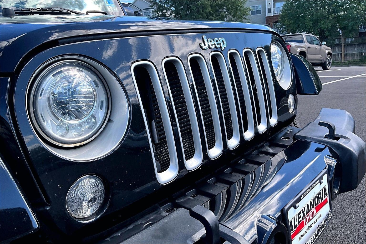 Used 2017 Jeep Wrangler Unlimited Sahara w/ Connectivity Group AWD/4WD image 26