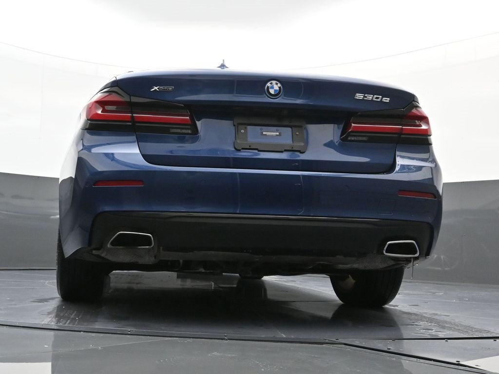 Used 2023 BMW 530e xDrive w/ Premium Package image 27