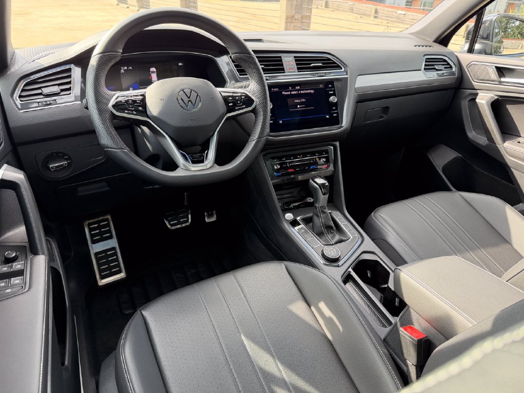 Certified 2024 Volkswagen Tiguan SE R-Line AWD/4WD image 12