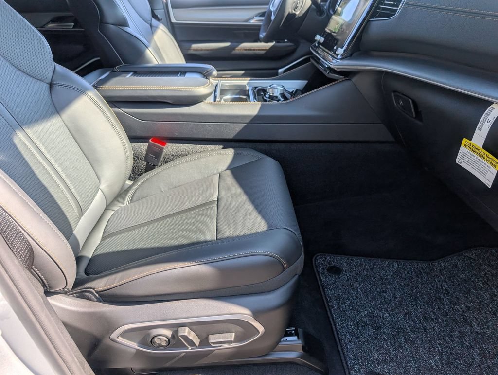 New 2026 Jeep Grand Wagoneer 4WD image 32