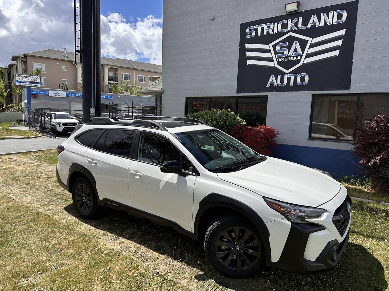 Used 2025 Subaru Outback Onyx Edition XT AWD/4WD image 2