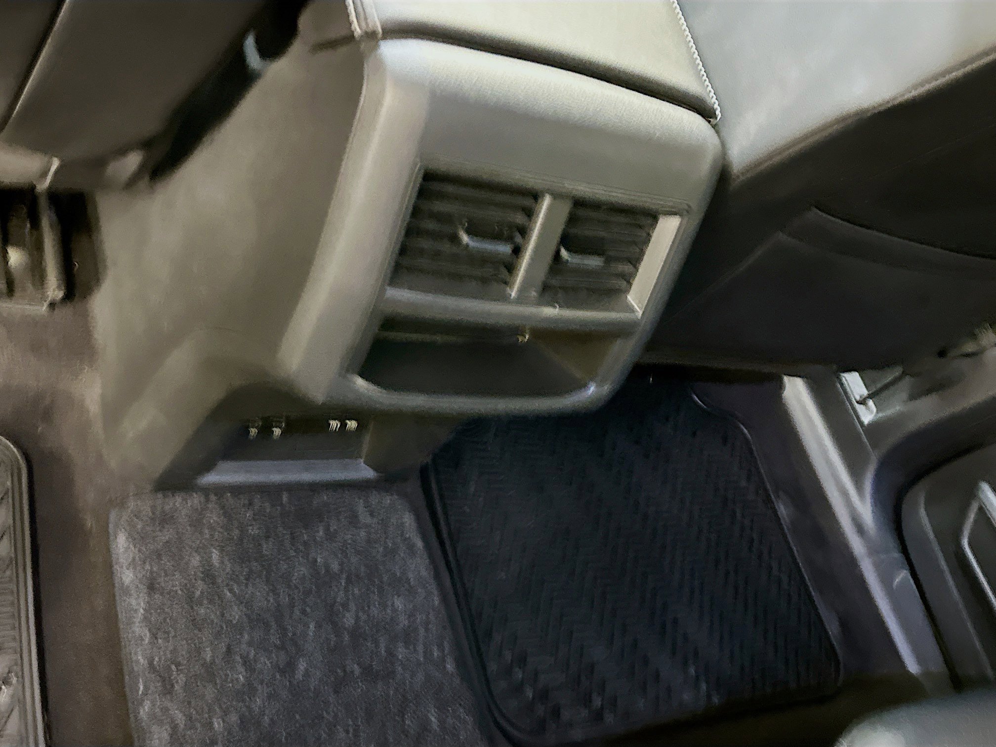 Used 2022 Volkswagen Atlas Cross Sport SE image 27