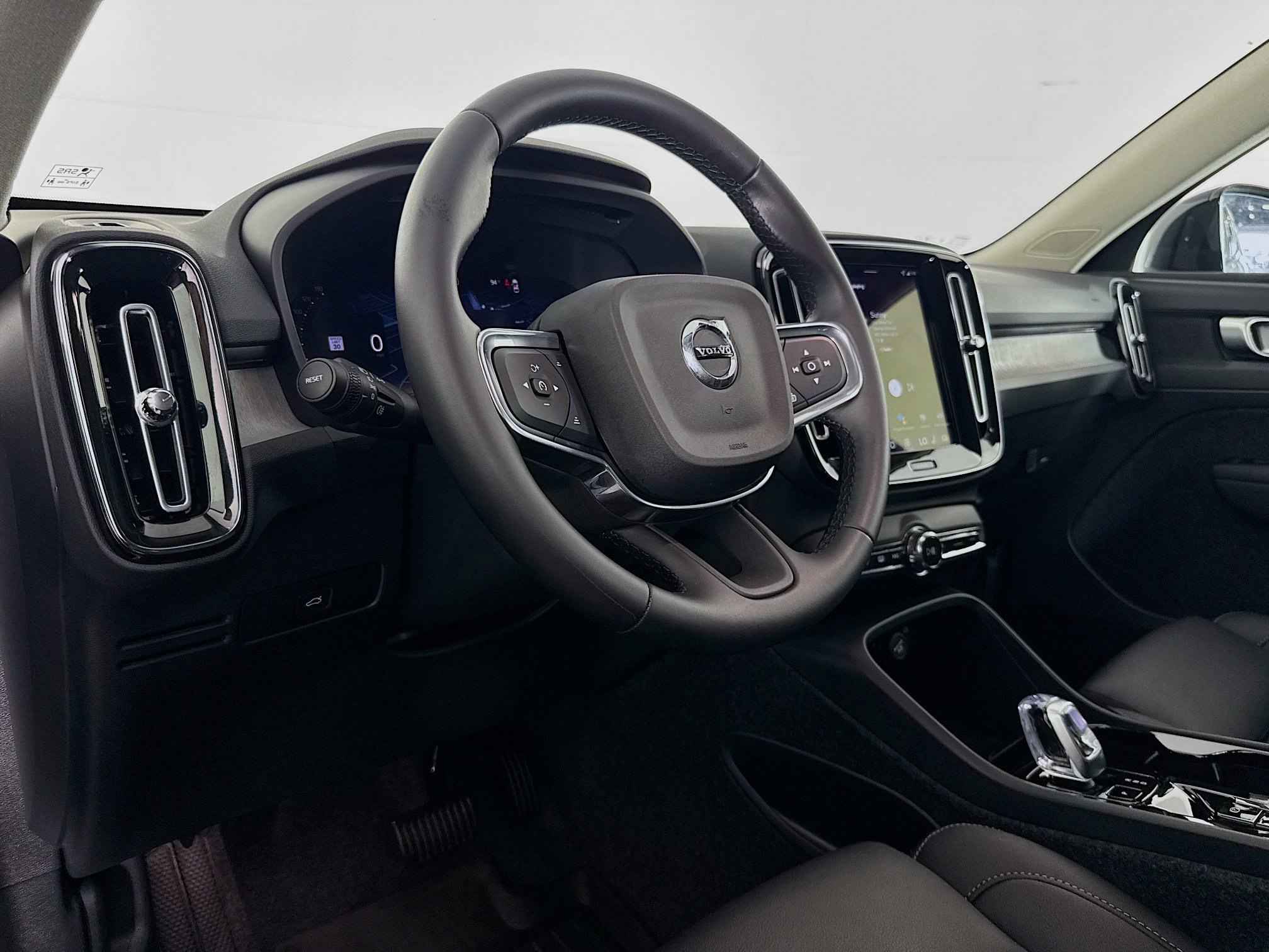 Used 2026 Volvo XC40 B5 Plus AWD/4WD image 21