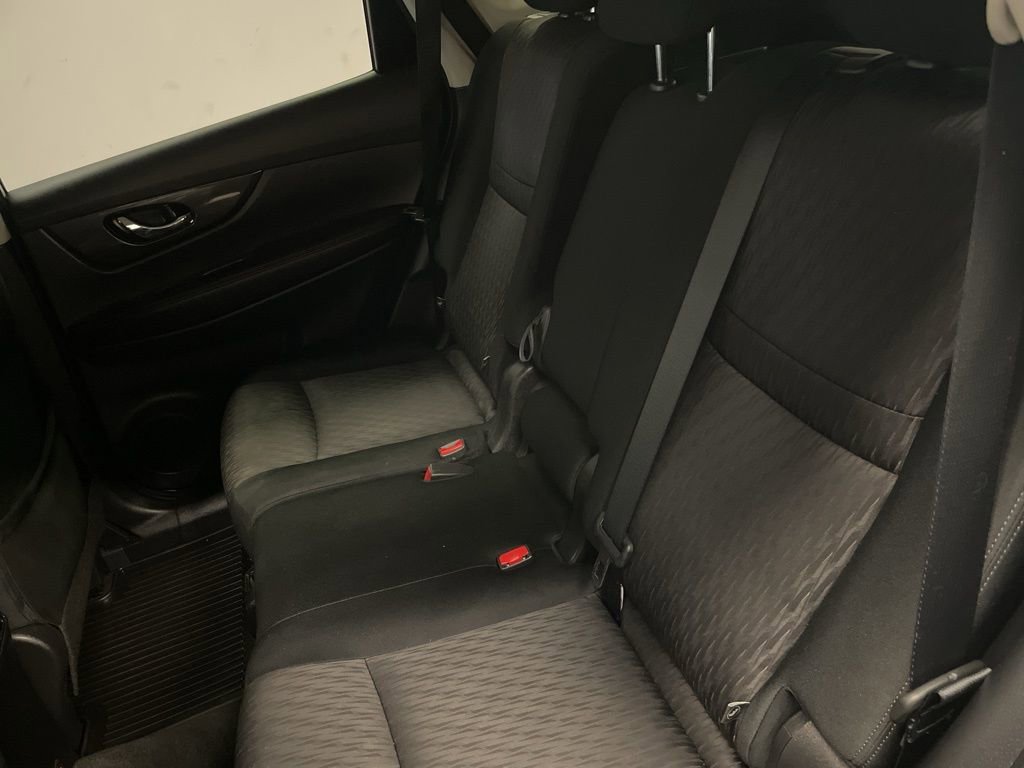 Used 2020 Nissan Rogue SV w/ Premium Package image 13