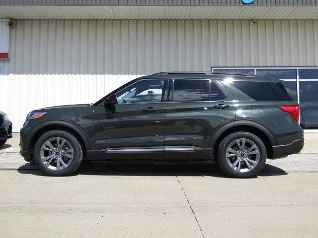 Certified 2022 Ford Explorer XLT w/ Equipment Group 202A AWD/4WD image 11