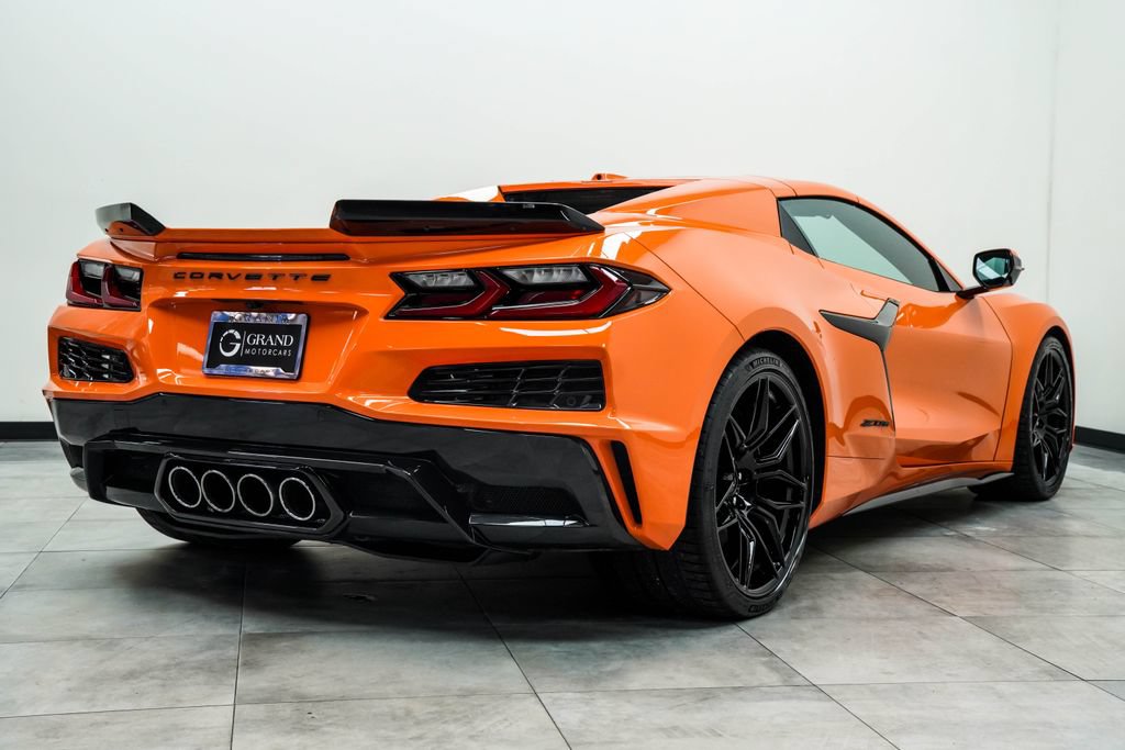 Used 2024 Chevrolet Corvette Z06 RWD image 13
