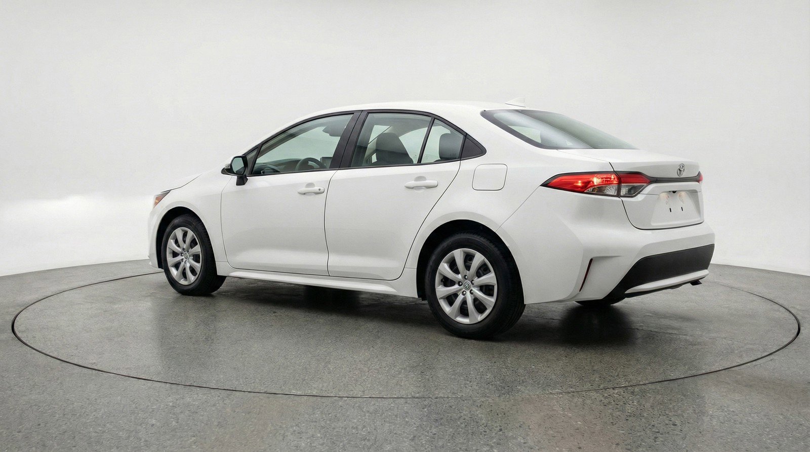 Used 2025 Toyota Corolla LE image 6