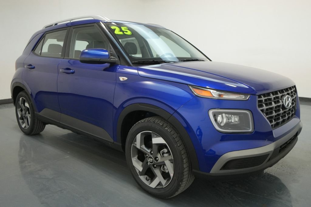 New 2025 Hyundai Venue Limited image 1