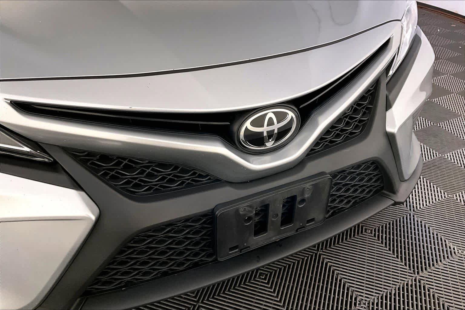 Used 2018 Toyota Camry FWD image 32