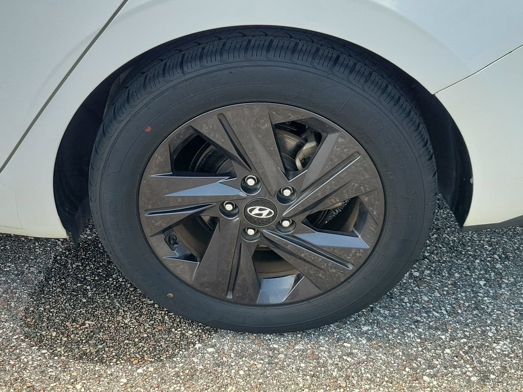 Used 2023 Hyundai Elantra SEL FWD image 5