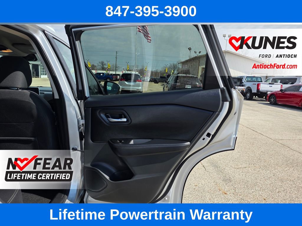 Used 2025 Nissan Rogue SV image 24