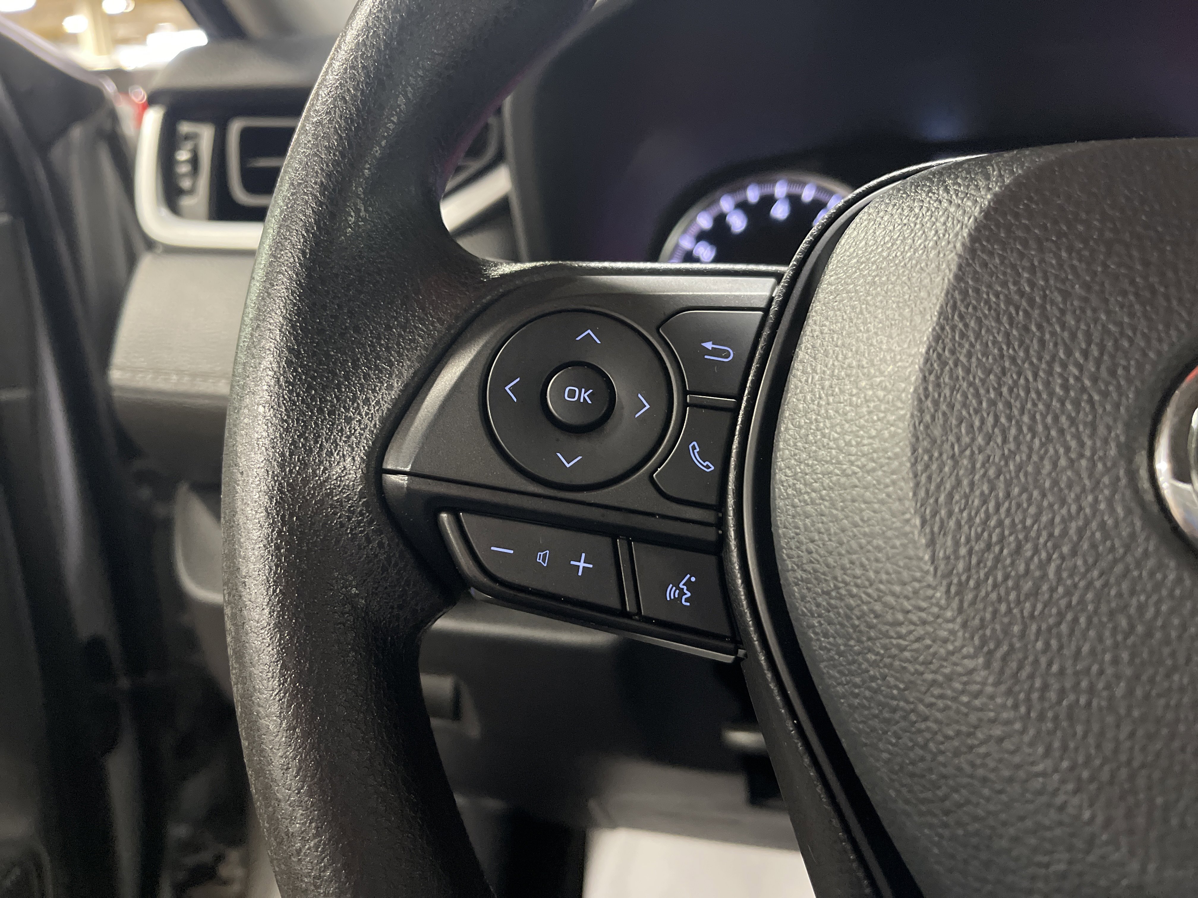 Used 2022 Toyota RAV4 XLE w/ Carpet Mat Package (TMS) image 16